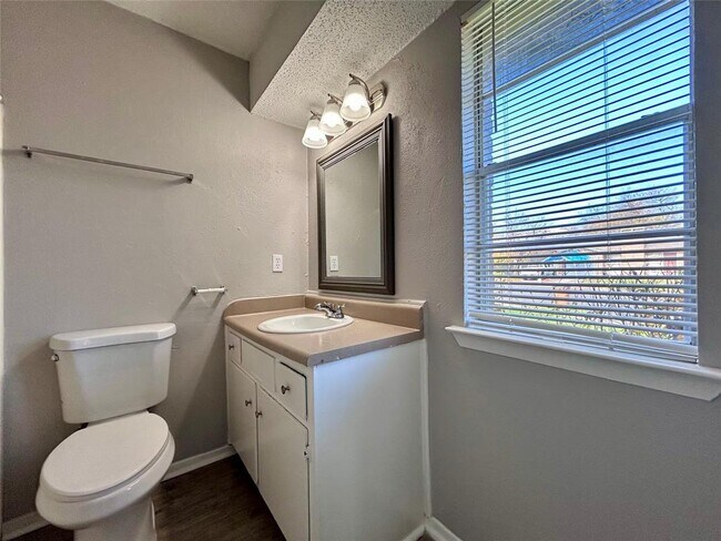 Building Photo - 10409 Golden Meadow Dr