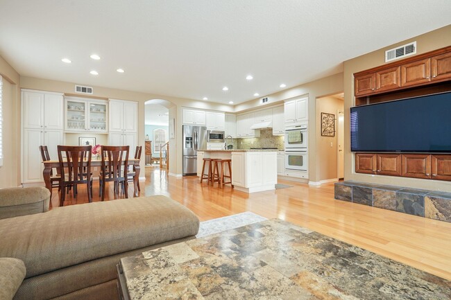 Building Photo - 43 Topanga