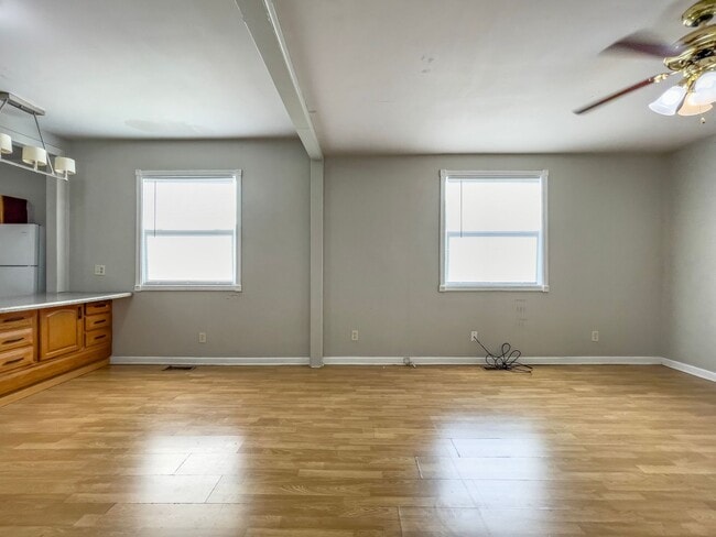 Building Photo - PRELEASING for AUGUST! Close to Campus