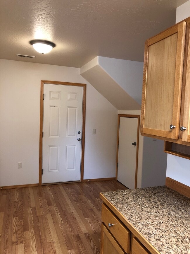 Building Photo - Amazing townhouse on Amazing Drive in Lolo...