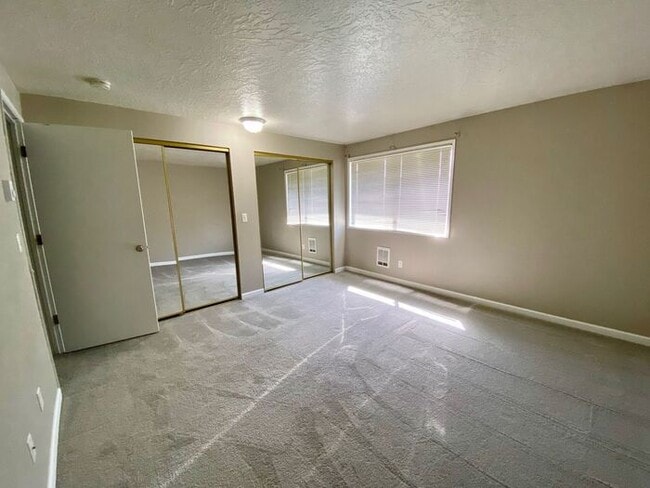 Building Photo - 2 bedroom unit. Pets OK! Lots of upgrades!...