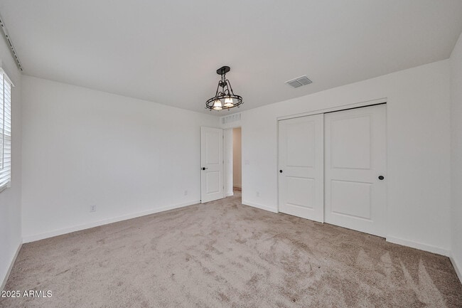 Building Photo - 509 E Elm Ln