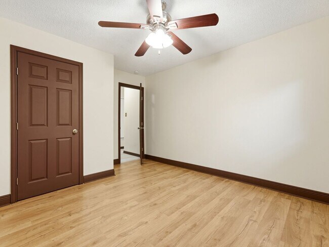 Building Photo - 1114 Churing Dr