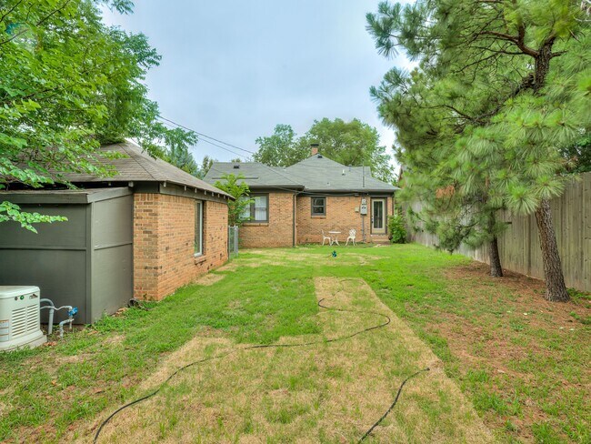 Building Photo - 2421 NW 19th St