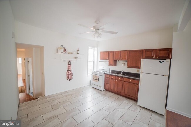 Building Photo - 2422 Poplar St