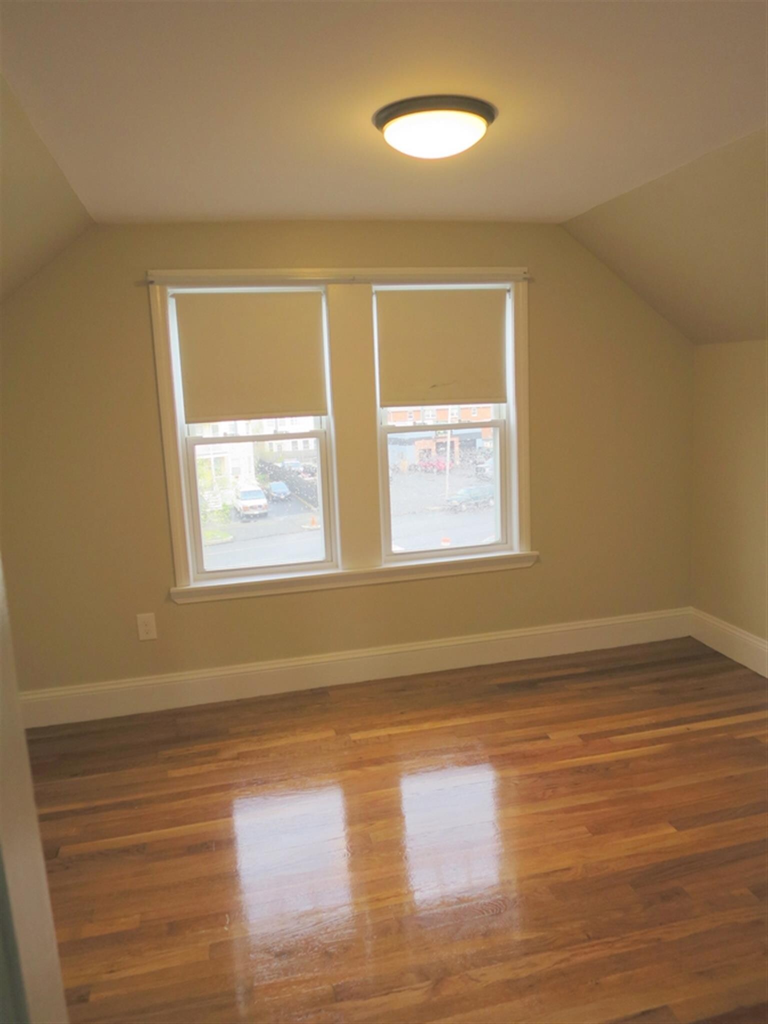 Building Photo - 1098 Fellsway