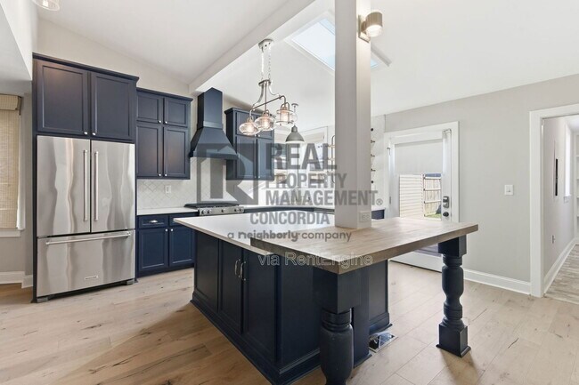 Building Photo - 1208 Woodland St