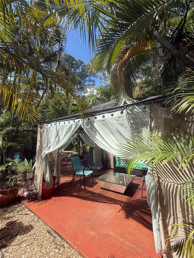 Building Photo - 721 SW 13th Ave