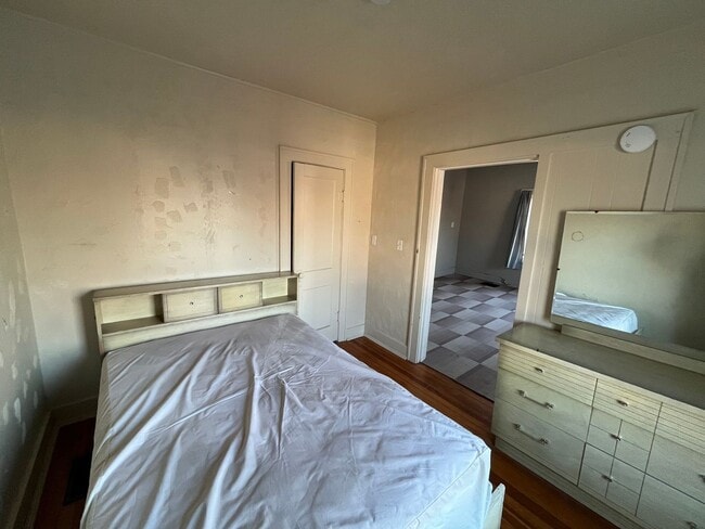 Building Photo - 103 W 1st St