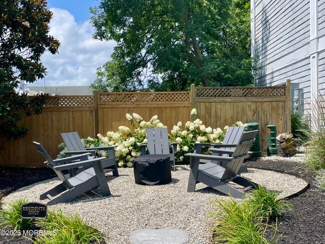 Building Photo - W162 Main St