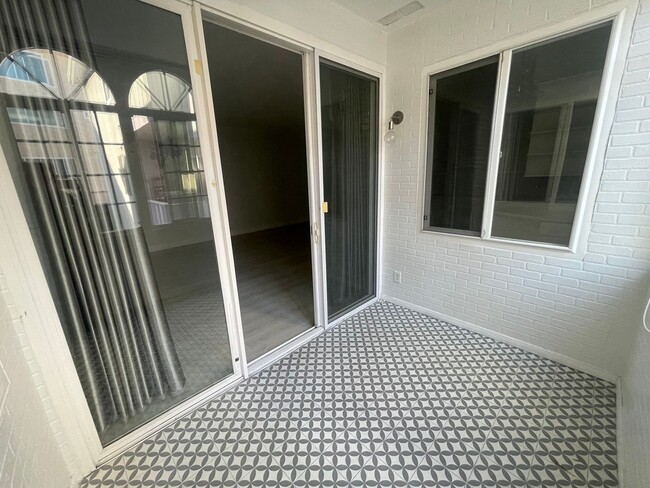 Building Photo - Spacious 1-bedroom 1-bath in a great compl...