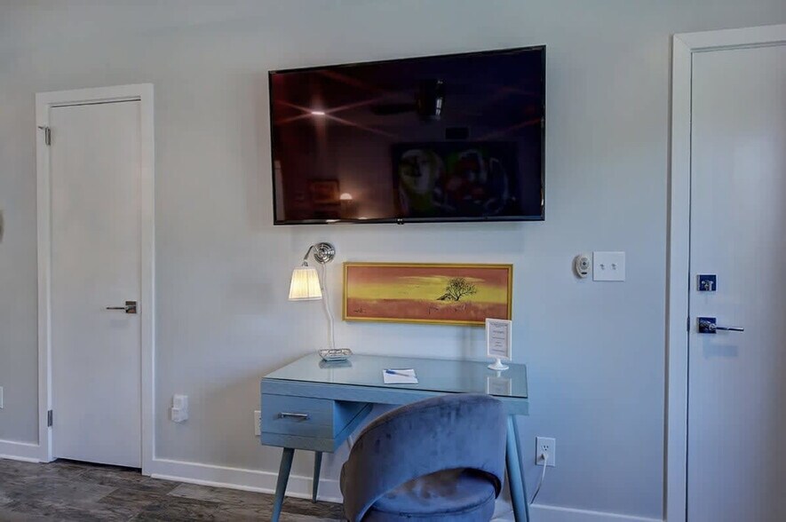 Building Photo - 510 Queens Rd