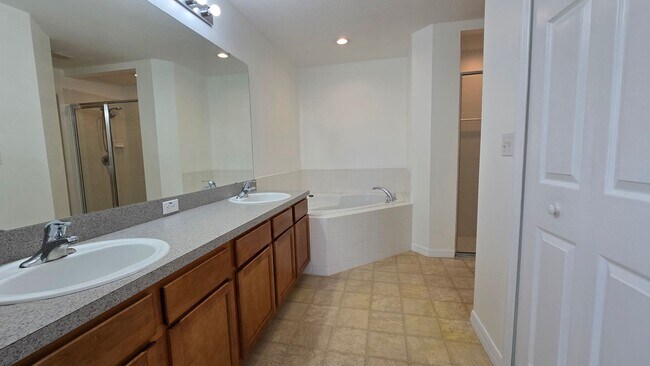 Building Photo - Spacious Haines City Retreat - For Rent Now!