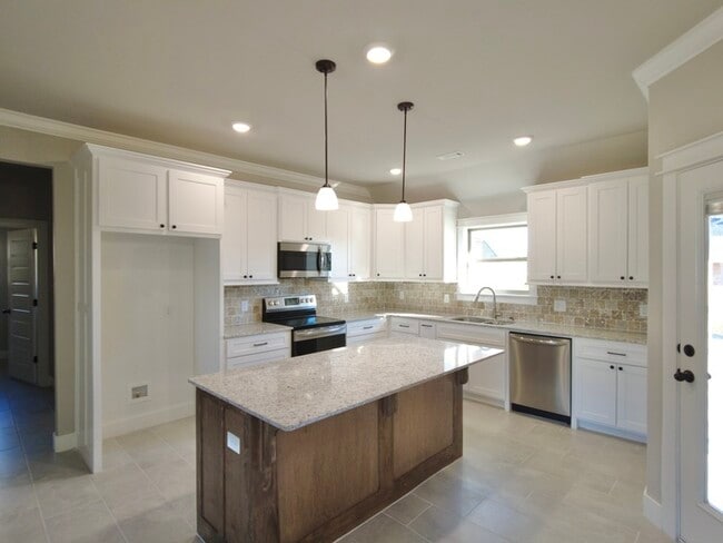 Building Photo - Single-Family Home- Desirable Mayberry Plan