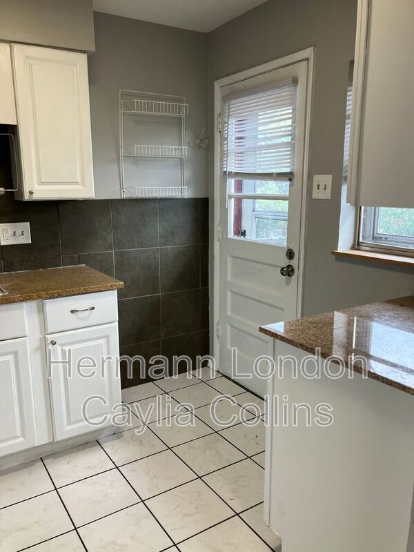 Building Photo - 7406 Olian Dr