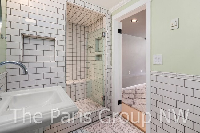 Building Photo - Adorable 3br, 2ba West Seattle Remodel * B...