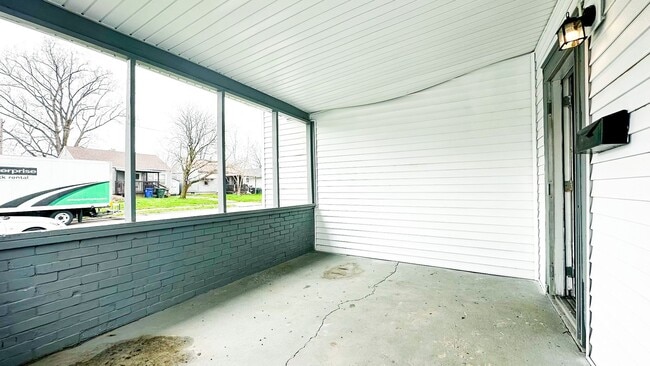 Building Photo - Beautifully Updated 2-Bedroom Ranch – Modern Touches & Spacious Backyard!