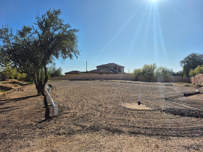 Building Photo - 6740 E Dixileta Dr