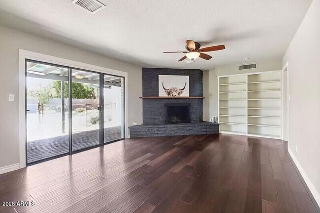 Building Photo - 3013 S Fairway Dr