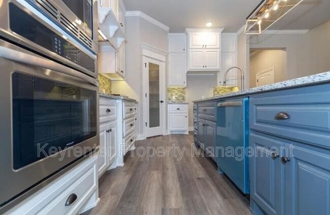 Building Photo - 1017 NE 34th Terr