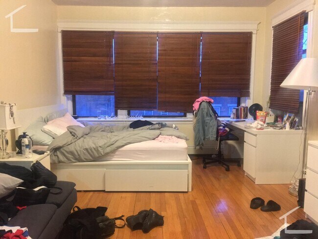 Building Photo - 215 Saint Paul St