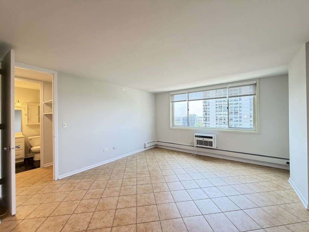 Building Photo - 1442 N Dearborn St