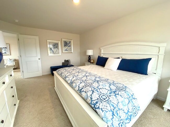 Building Photo - Newer Construction Townhome in Hendersonville