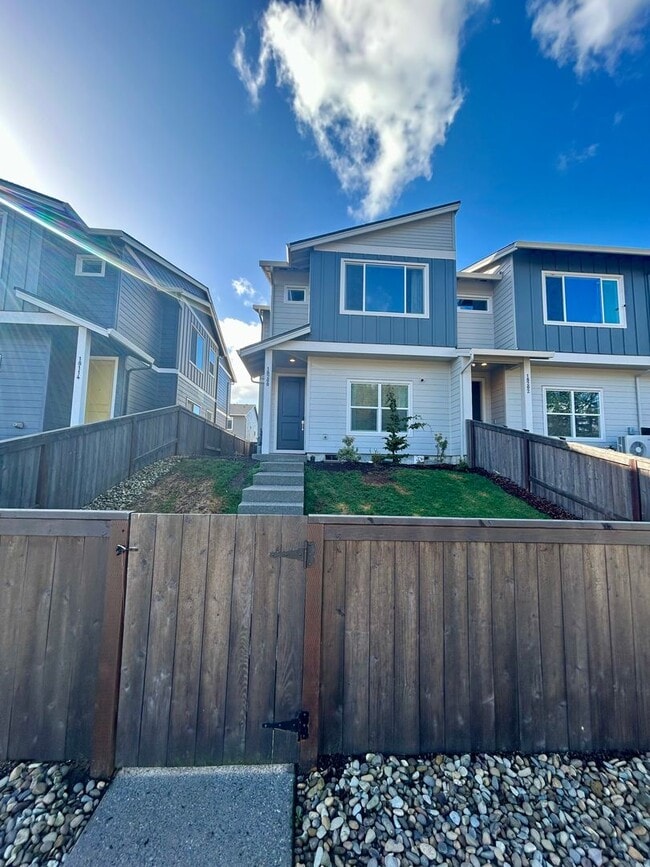 Building Photo - Beautiful Upgraded Vancouver Townhome!