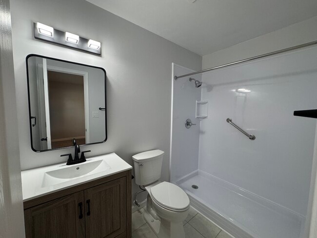 Building Photo - 357 Pine Ave