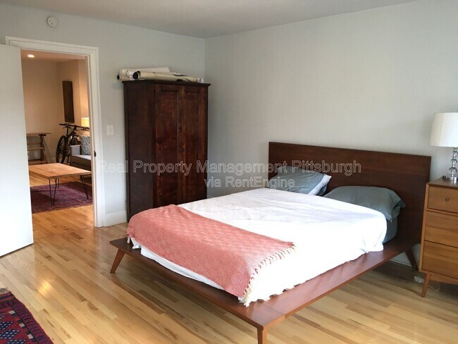 Building Photo - 5619 E Liberty Blvd