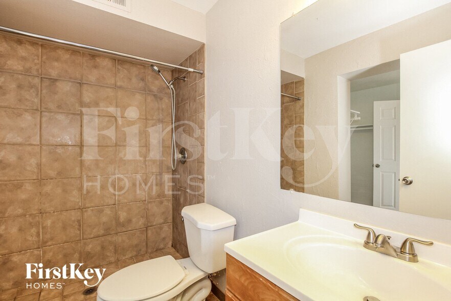 Building Photo - 5031 W Windrose Dr