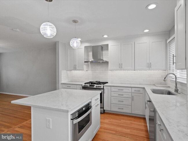 Building Photo - 808 S Oak St