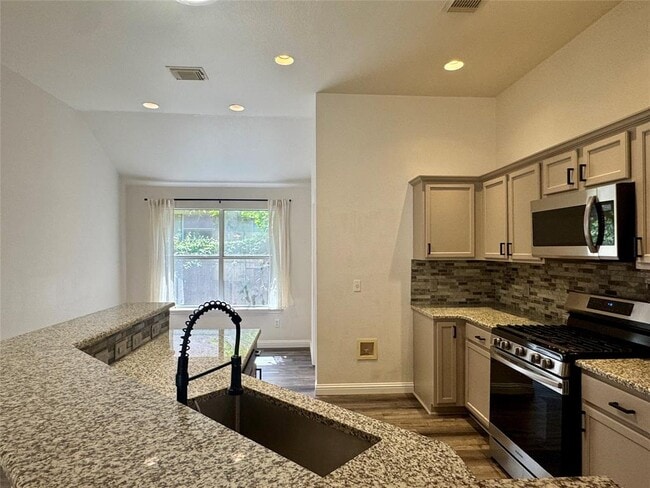 Building Photo - 5615 Taylorcrest Dr
