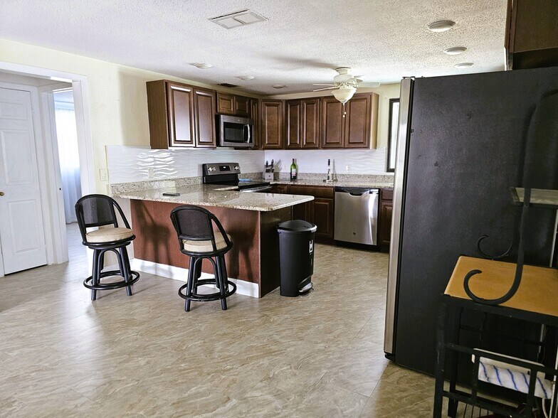 Kitchen, from side room - 6819 Hammock Rd