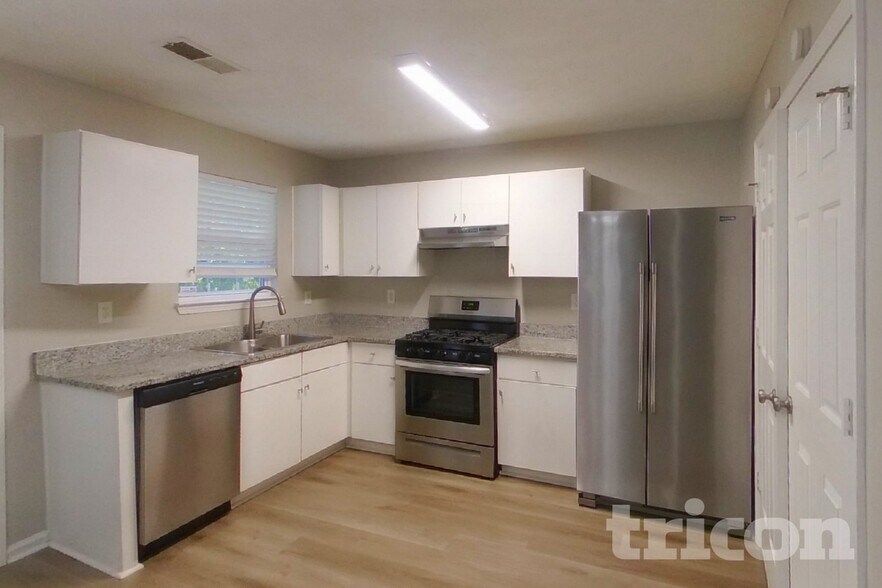 Building Photo - 1411 Pebble Ridge Ln