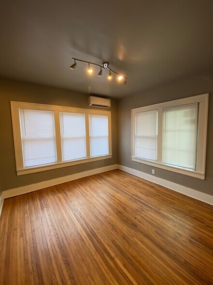 Building Photo - 147 N Lewis Pl
