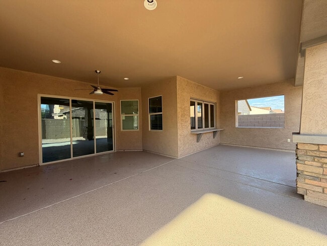 Building Photo - 9541 E Theia Dr