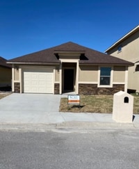 Building Photo - 2021 Treasure Oaks Dr