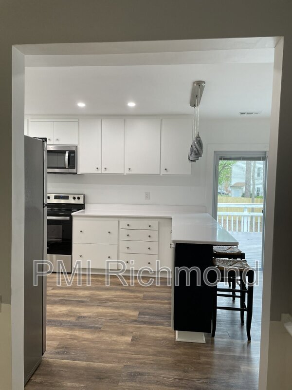 Building Photo - 9007 Covewood Rd