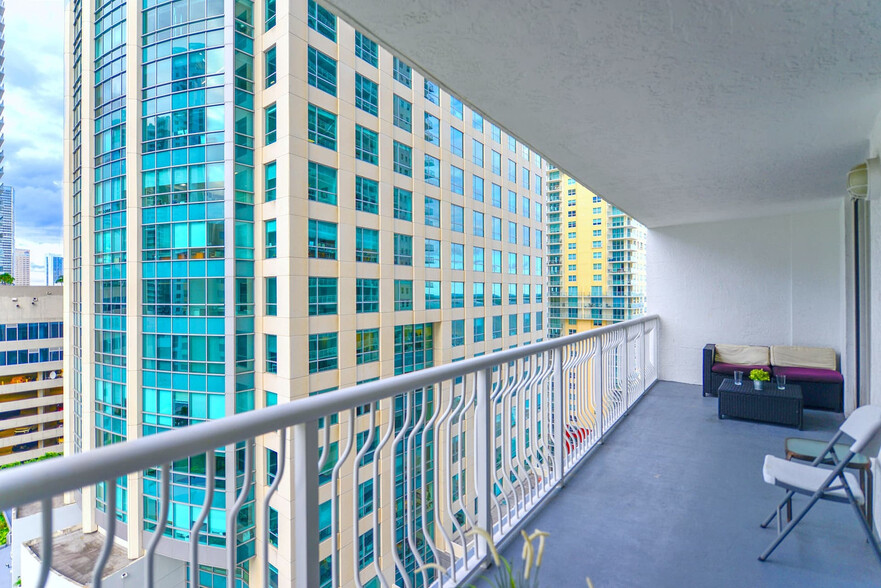 Building Photo - 1200 Brickell Bay Dr