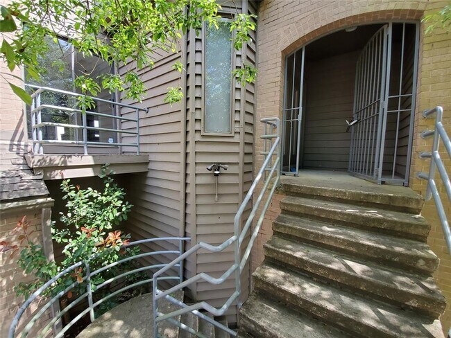Building Photo - 18321 Sandy Cove
