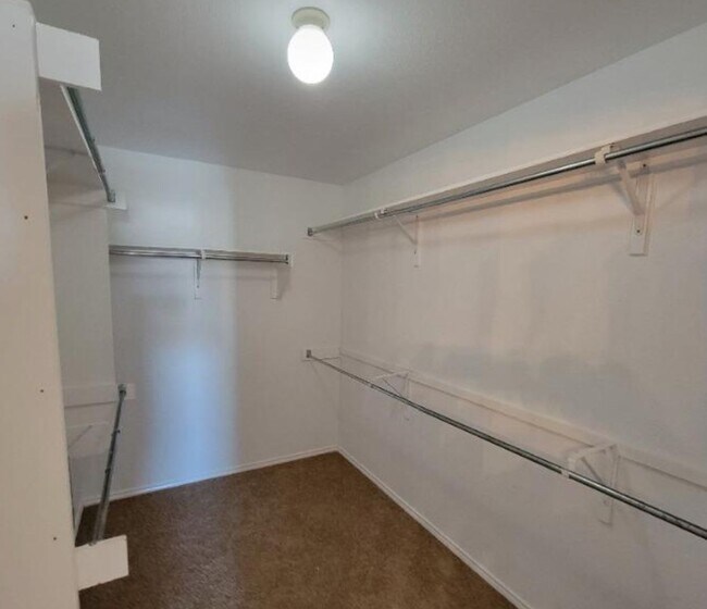 Building Photo - Modern 3BR/2.5BA Home with W/D In Unit• Covered Parking Central • AC in San Antonio