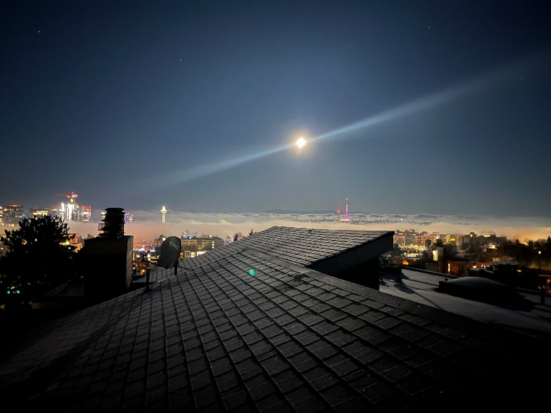 Building Photo - 215 14th Ave E