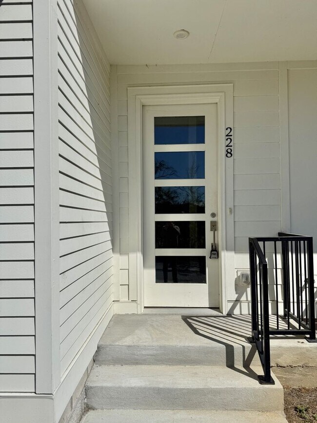 Building Photo - 228 Oceola Ave