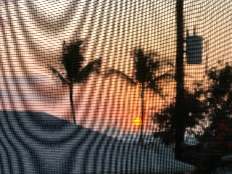 Peekaboo ocean view… - 74-5618 Palani Rd