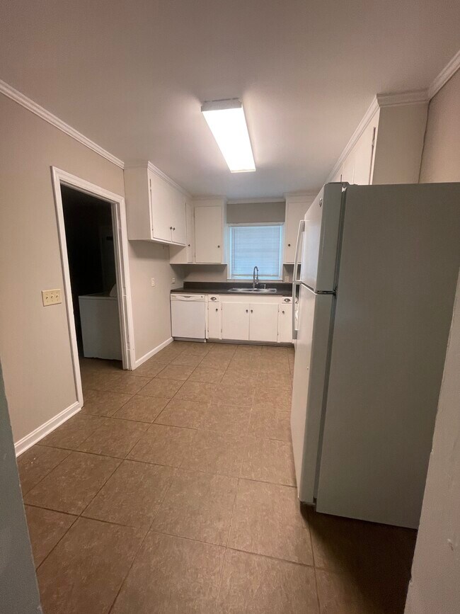 Building Photo - 103 Forest Way