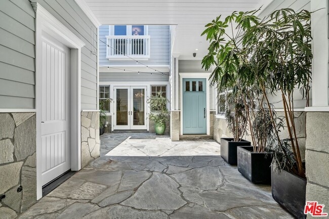 Building Photo - 4135 Dixie Canyon Ave