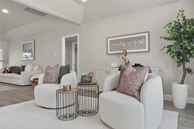 Building Photo - 6350 Glennox Ln