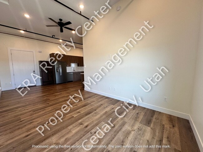 Building Photo - 2 bed / 1 bath Condo Living North End of Town - Newly Remodeled!