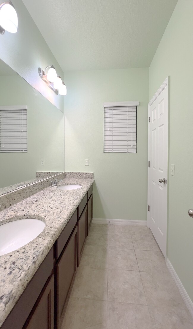 Building Photo - 1088 Avila Ln
